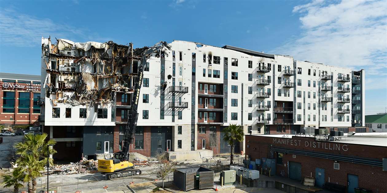 Emergency demolition of fire ravaged Jacksonville apartment block