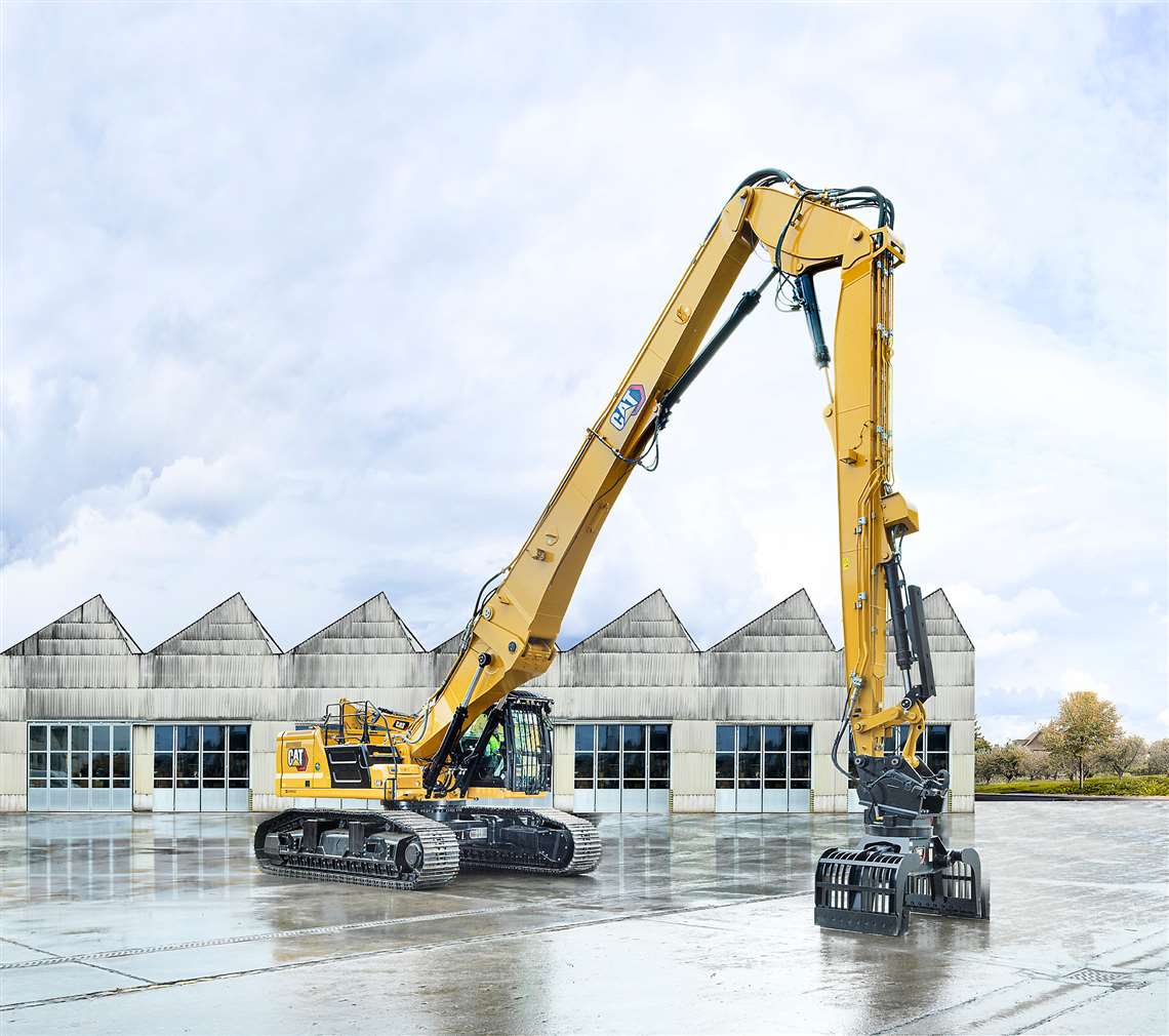 Cat 340 UDH demolition excavator