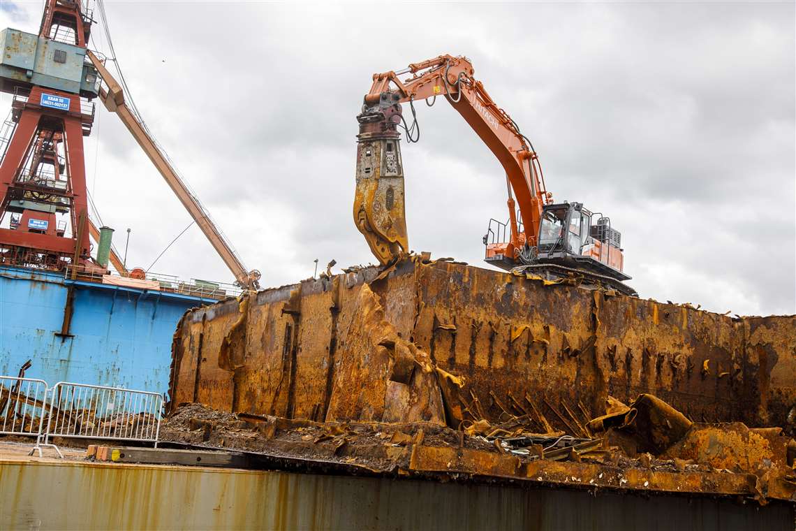 Hitachi Zaxis 7 demolition excavators.jpg