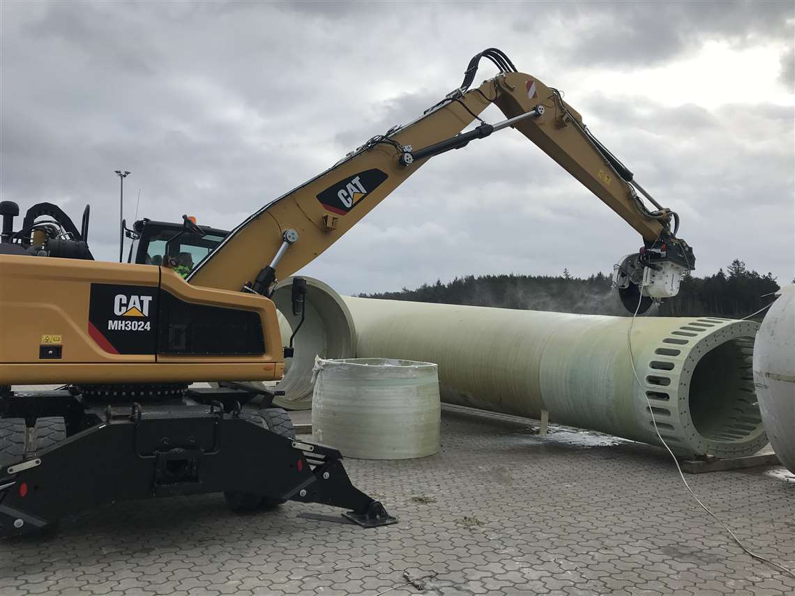 Cat MH3024 material handler and Kemroc KDS 50 diamond saw