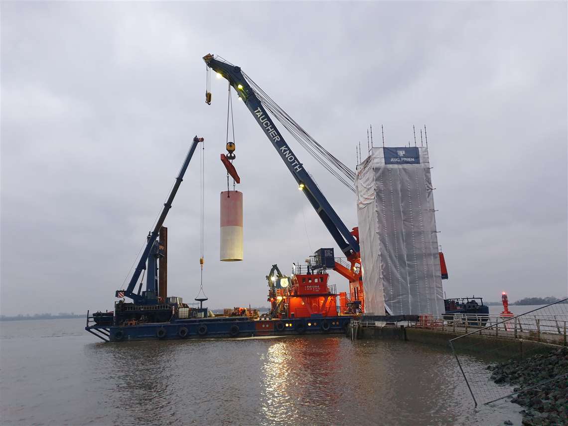 Lissmac Blankenese Low Lighthouse Project