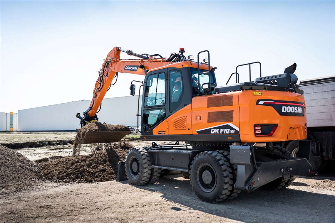 Doosan DX140W-7 wheeled excavator