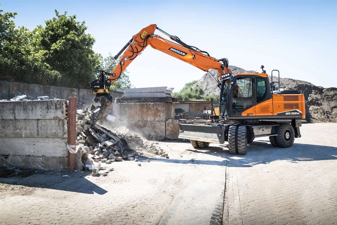 Doosan DX160W-7 wheeled excavator