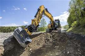 An Engcon attachment on an excavator in use