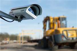 Sistema de vigilância por câmeras ou câmeras de segurança com ambiente industrial em fundo desfocado.