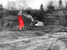 Rotar 150X scrap sheers mounted on an excavator