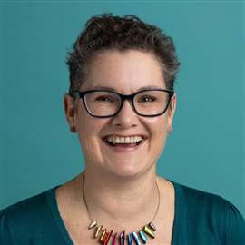 Sarah Fox, Contract Expert, University Lecturer and Author