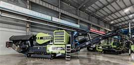 Un frantoio a mascelle Mesda J11H nello stabilimento Mesda di Nanning, Cina