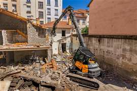 Photo: Case Construction