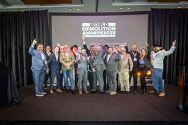 Los ganadores del Premio Mundial de Demolición 2025 celebran.