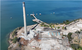 Large smoke stack pre-demolition