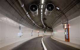 Der neue Silvertown-Tunnel wurde am 7. April 2025 eröffnet und verbesserte die Möglichkeiten des öffentlichen Nahverkehrs über den Fluss in Ostlondon.
