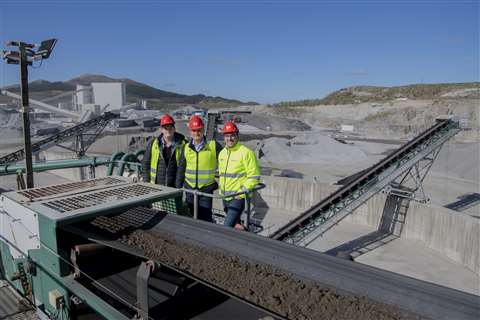 L-R Stian Wilhelmsen Tom Wilhelmsen and Gilberto Enkerlin at CDE wash plant Velde