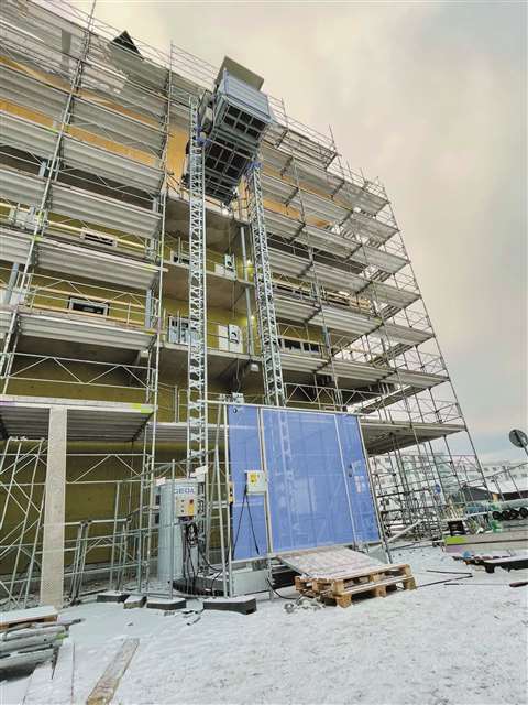 the free-standing Geda 1500 ZZP-F material hoist and transport platform