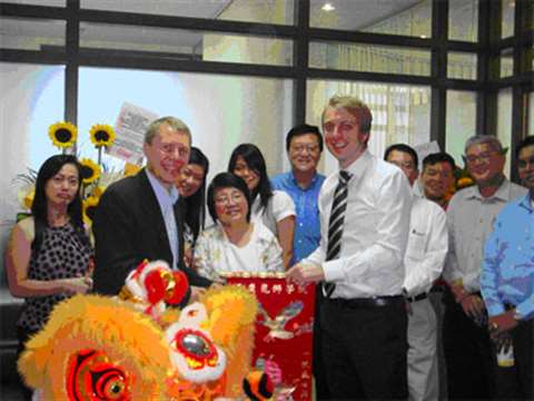 Brokk managing director Per Waldemarson (left) officially inaugurates the company’s new regional hea