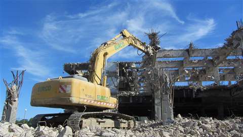 Demolition of mall facility in vukovar