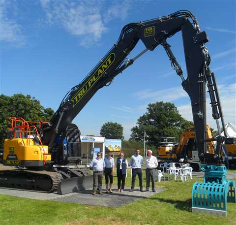 Fred Stearn and Ron Callan with excavator at NFDC Demo Expo 2019