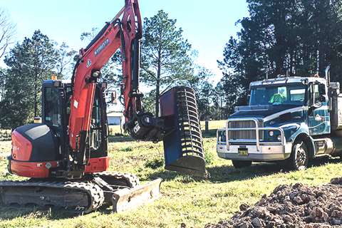 P&T Fanelli Excavations' Kubota U55-4 with the Miller PowerLatch 180° Tilt coupler