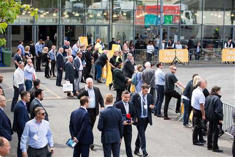 Crowds gather at LR Live 2019 web