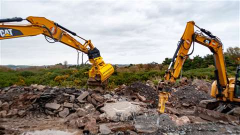 IJ Lynn's MG 1500 multi grapple working with an SB 302