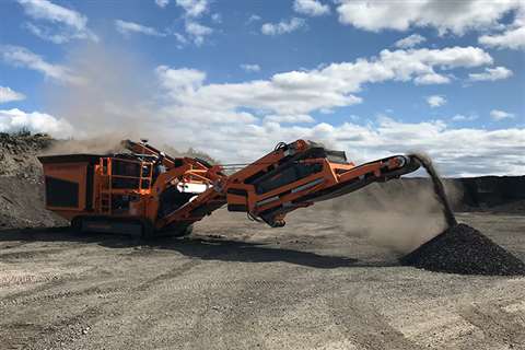 Rockster R1000S mobile crushing crushing asphalt in Sweden
