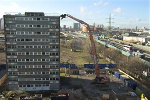 Swancombe Point falls to John F Hunt's Hitachi Zaxis 870LCH high reach
