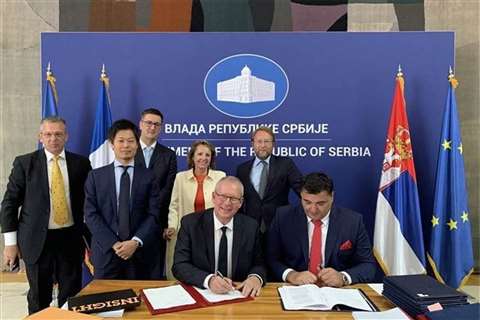 Representatives Beo Cista Energija and the City of Belgrade signing the public-private partnership