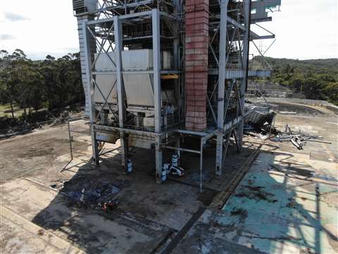 Water filled intermediate bulk containers hold kicking charges in place