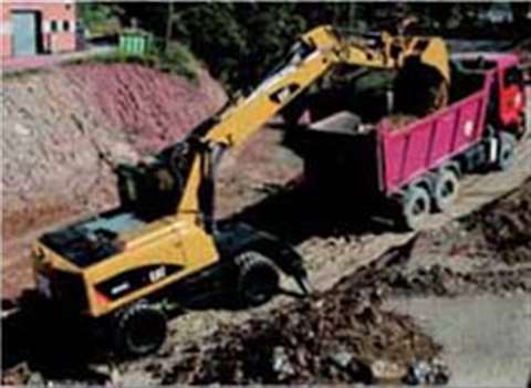 The M322D is thelargest of Cat's latestD series wheeledexcavators, weighing in at 22,000 kg