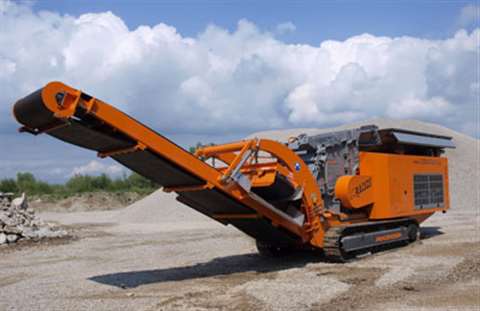 The 32 tonne R1100 has a maximum throughput in excess of 300 tonnes per hour